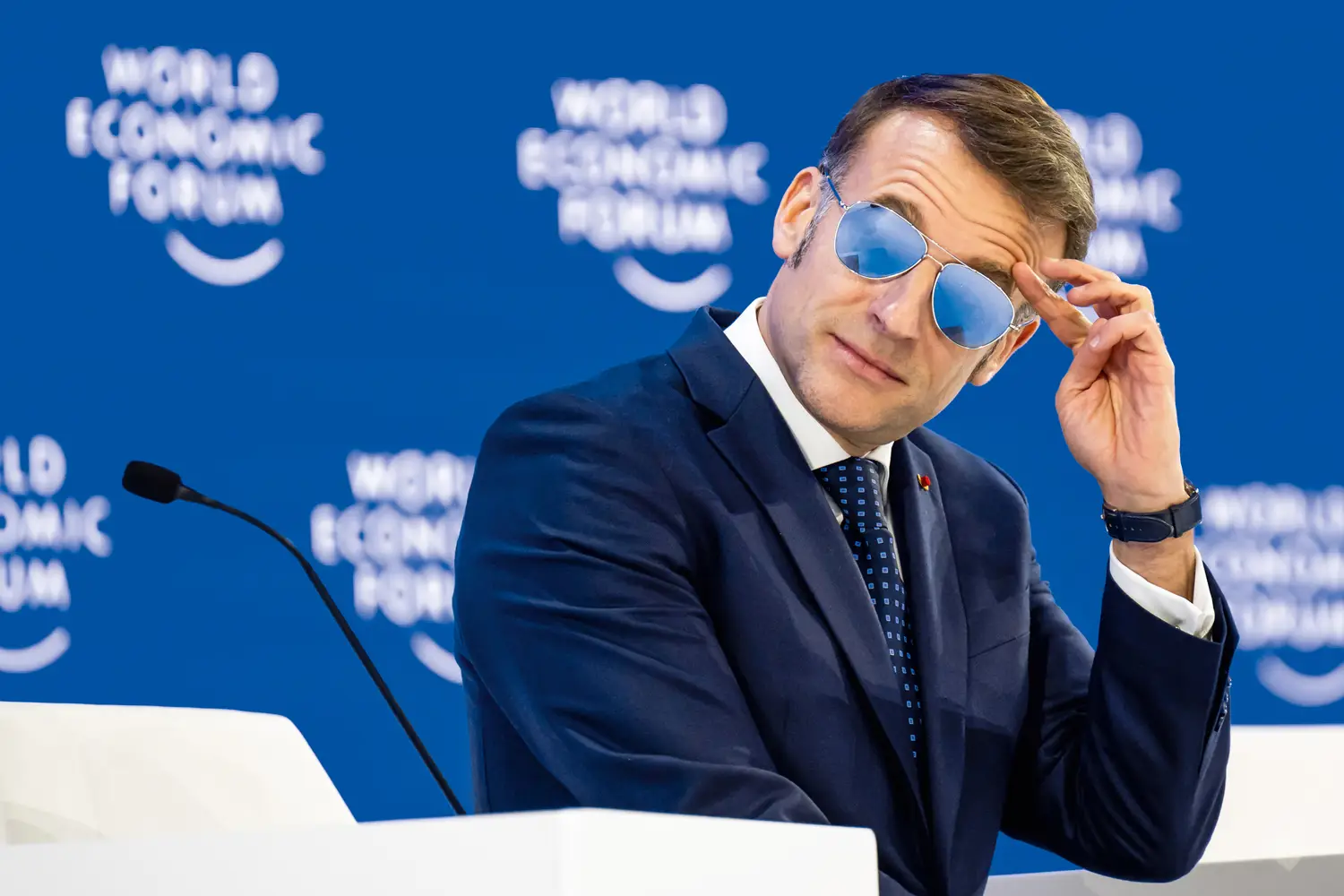 05 - macron em davos.webp